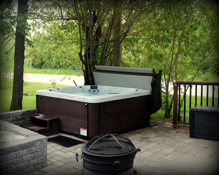 Outdoor hot tub and fire feature for a private couples stay
